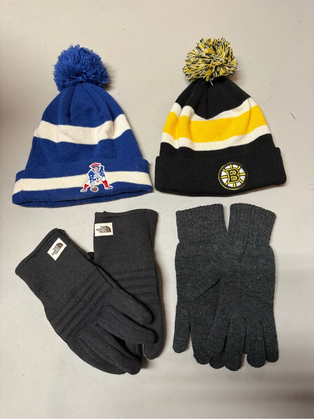 Men’s Winter Bundle Hat Gloves NorthFace Patriots Bruins Football Hockey Sports